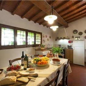A selection of 2-3 bedroom apartments with shared pool near Florence, Sleeps 4-6